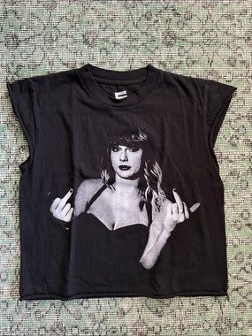 Black Graphic Sleeveless Women’s Tee